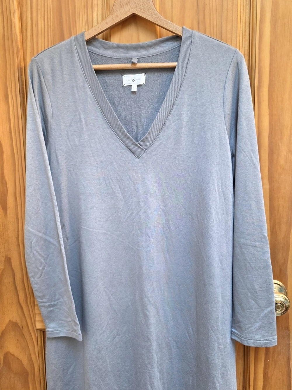 Lou & Grey Women's Long-Sleeve V-Neck Top in Light Gray